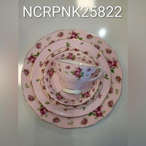 ROYAL ALBERT NEW COUNTRY ROSES PINK VINTAGE 5-PIECE PLACE SETTING, NEW in Box